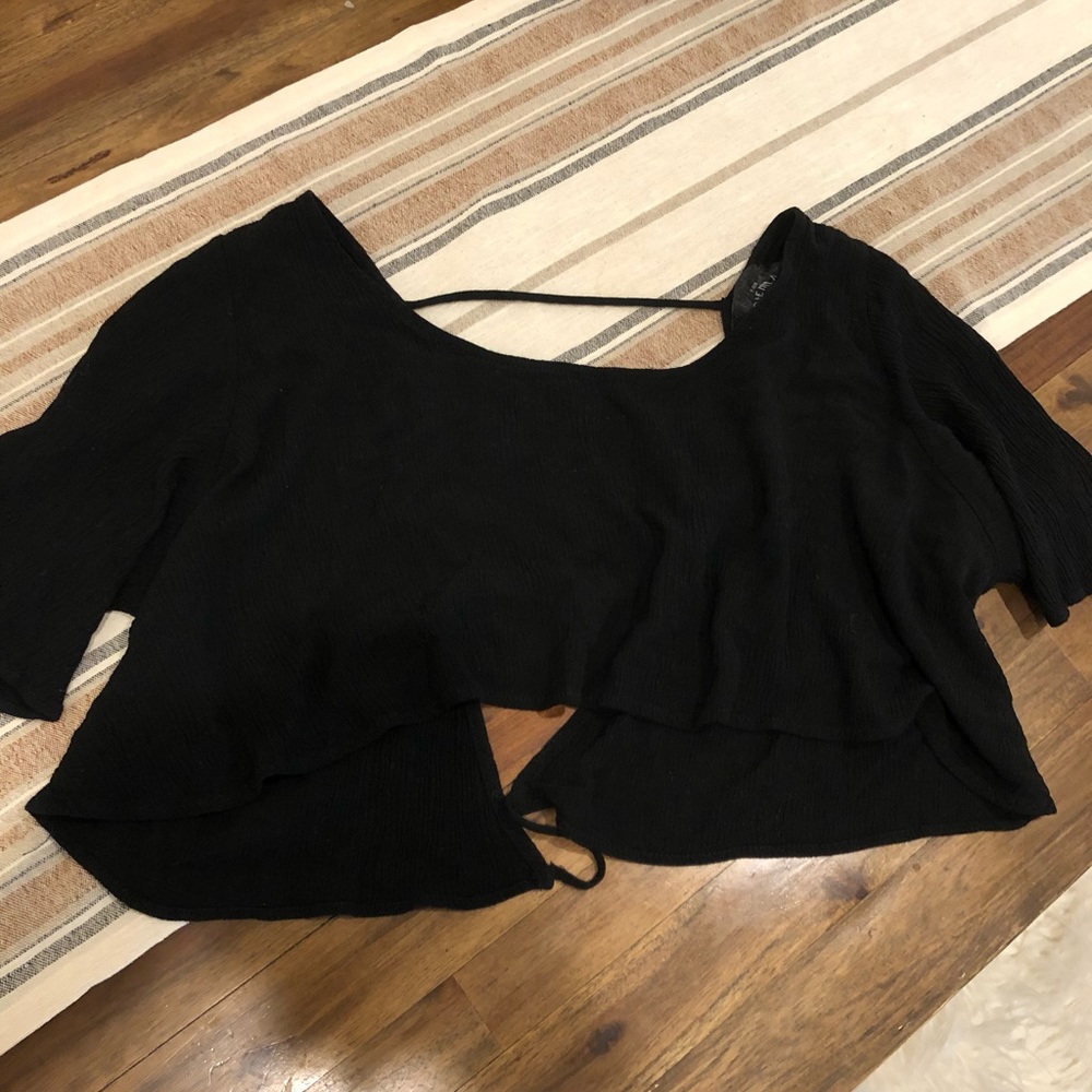 Open back black short sleeve crop top by for sienna